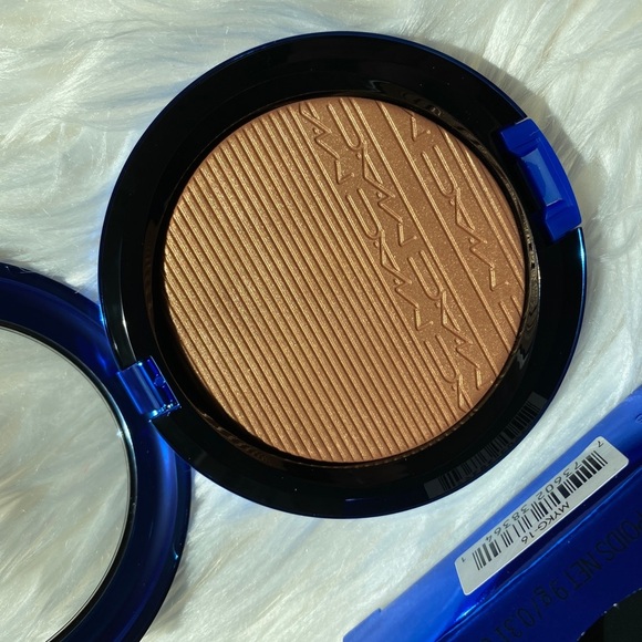 MAC Shaft of Gold Highlighter from Magic of the Night LE Collection - Picture 3 of 9